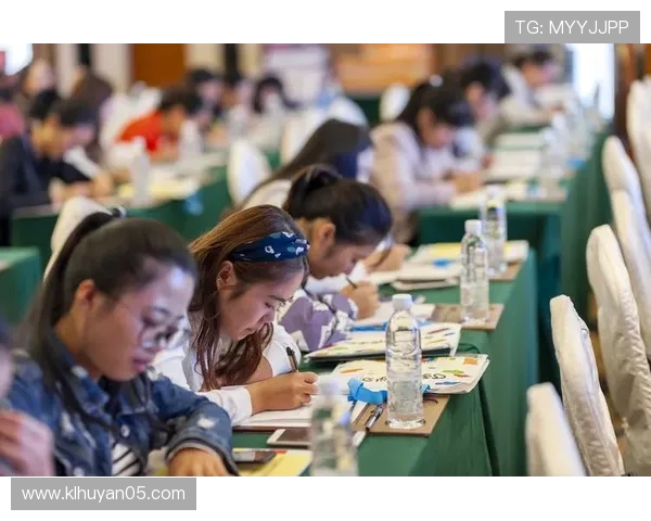 中国女篮队员积极参与教练组精心策划的英语角活动 提升语言能力促进团队凝聚力